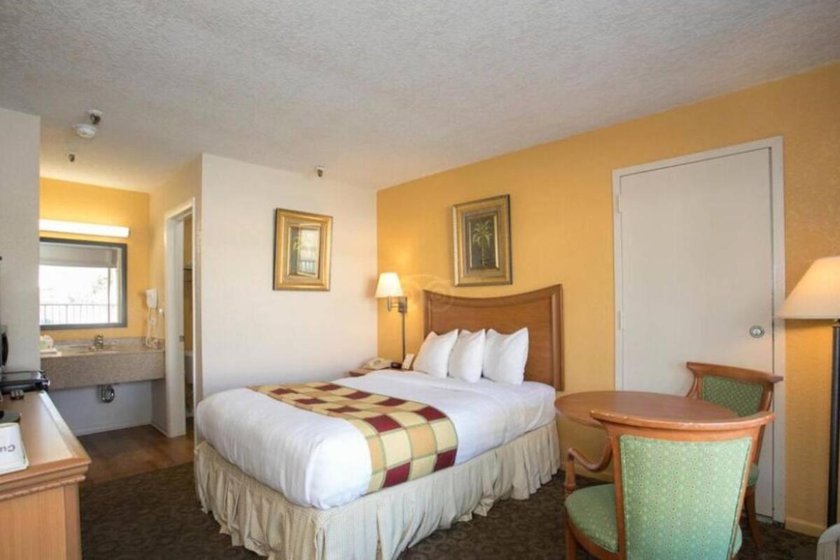 Budget Inn Sanford International Airport Extérieur photo